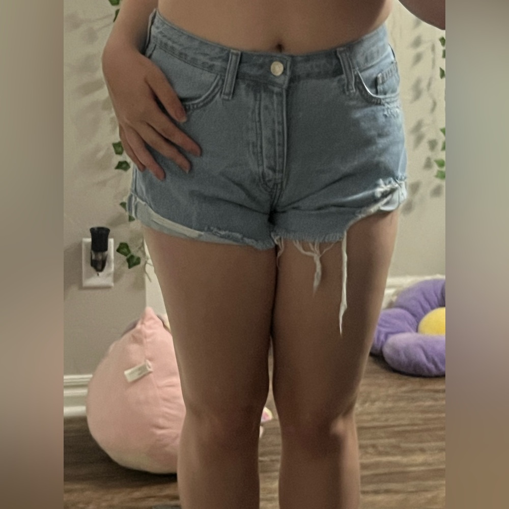 Light wash ripped denim shorts
